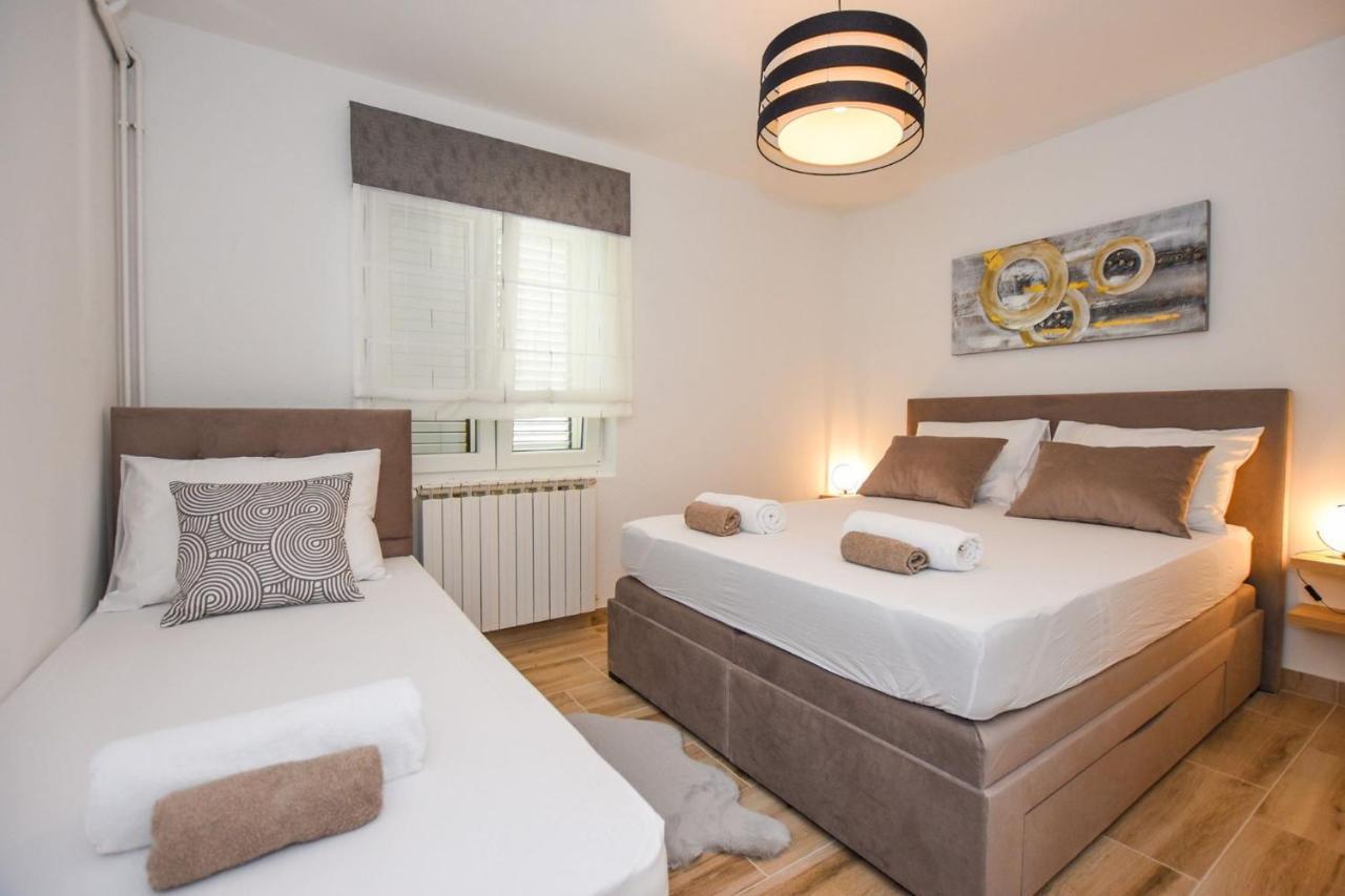 Apartmani Plazibat Mandre Extérieur photo