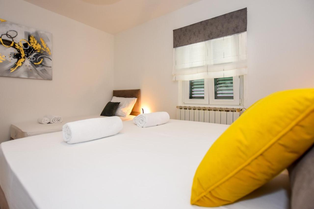 Apartmani Plazibat Mandre Extérieur photo